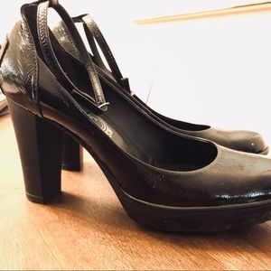 Classic Tod’s authentic heels size 6